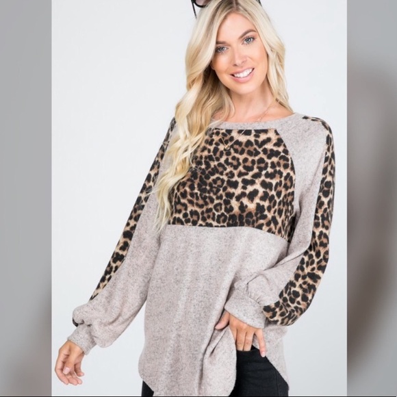 Soft and Cozy Brushed Fabric Crew Neck Sweater Top with Leopard🐾Contrast Print - Picture 4 of 8